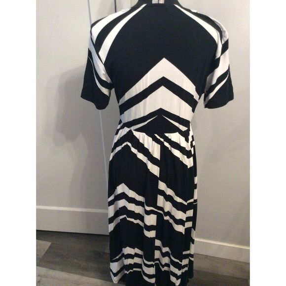 Asos Black and White Size 8 Dress Short Sleeve Midi Chevron Stripes - Picture 2 of 5